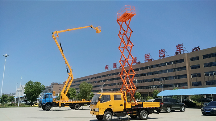 廈工楚勝高空作業(yè)車的操作應(yīng)注意事項(xiàng)